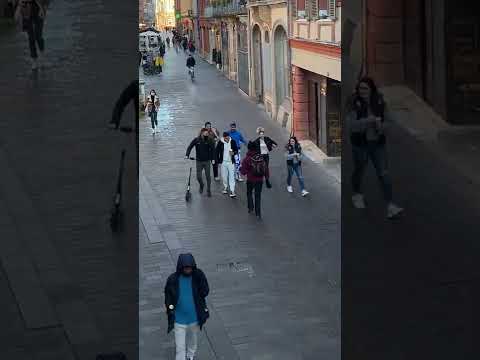 Imagine you're in the city and you see that you're joining them for dancing ?🕺