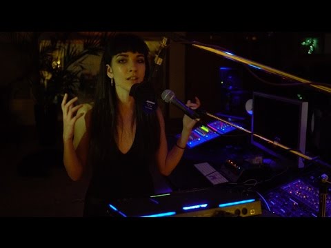Anna Straker covers Fono's  Everybody Knows