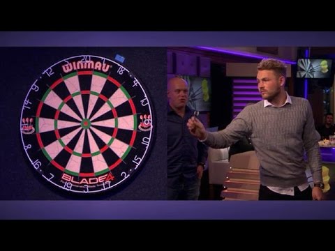 Een lesje darten van Michael van Gerwen - RTL LATE NIGHT