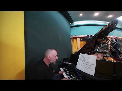 Videoclip de Divide (A&B Acoustic Version) — Fink