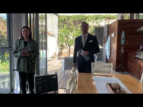Northern Beaches Auction Sydney- 6 Adina Rd, Curl Curl - James Smyth & Paul Crawford Auctioneer