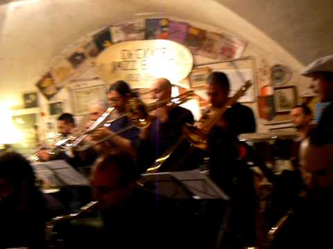 Bidibop Big Band diretta da Andrea Ferrario nella cantina Dr. Dixie a BO- Sigla. by MVaccari