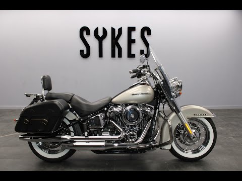 2018 Harley-Davidson FLDE Softail Deluxe 107 in Silver Fortune and Sumatra Brown