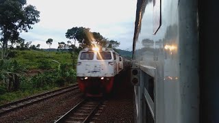 preview picture of video 'KA Argo parahiyangan berjalan langsung di stasiun maswati dan sasaksaat'
