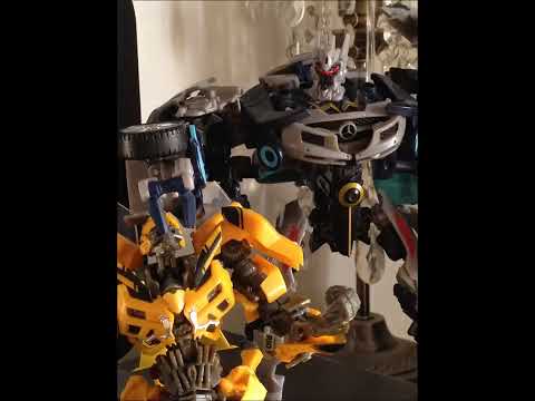 Soundwave vs Bumblebee Stop Motion