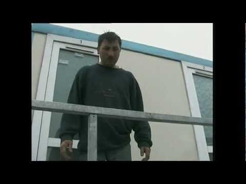 Dahlgårds Tivoli - Jan snakker med en polsk medarbejder