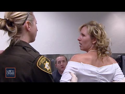'Don't F**k With Me!': Woman In Las Vegas Gets Upset With Officers (JAIL)