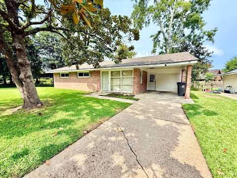 Updated 3 Bedroom Home with Large Fenced Yard in Land O' Lakes property video