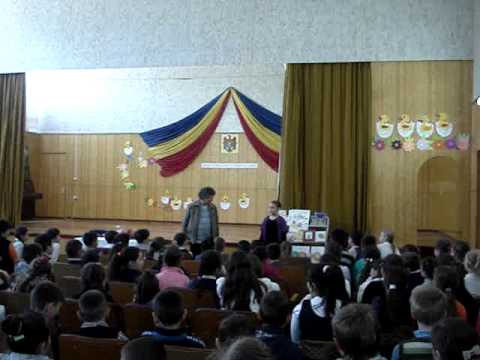 Scriitorul IULIAN FILIP în dialog cu elevii