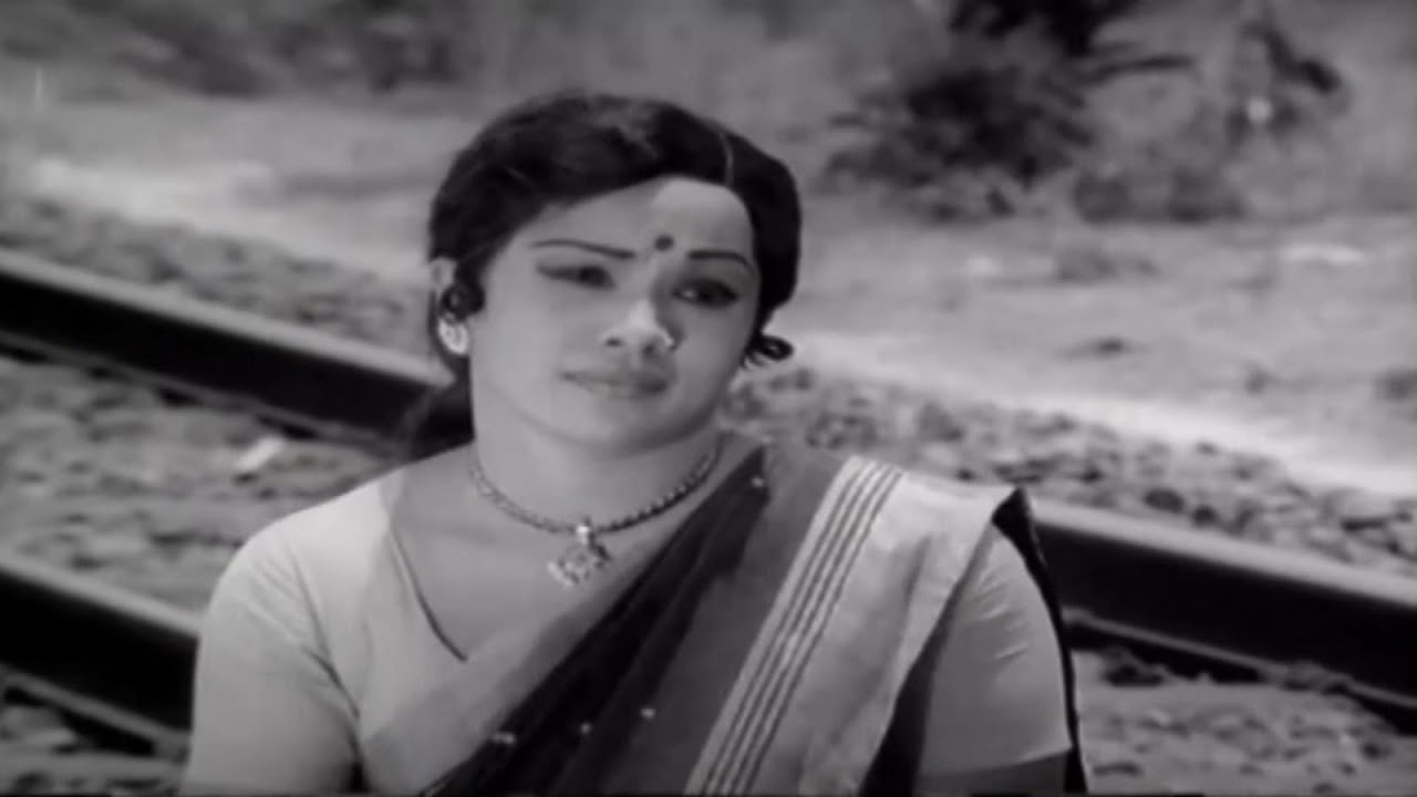 Un Radhaiyai Paar Song Lyrics | Pandhattam | Manorama