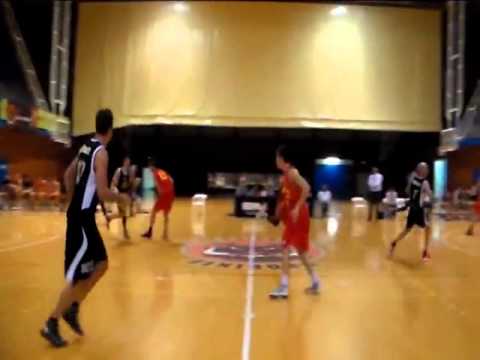 Espectacular jugada de ServiGroup Benidorm