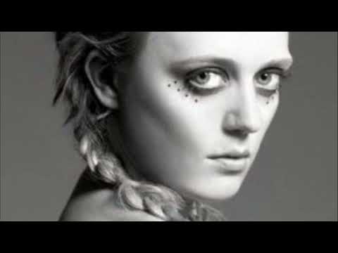 Bo Bruce- Charlie Brown (Live Acoustic) (2013)