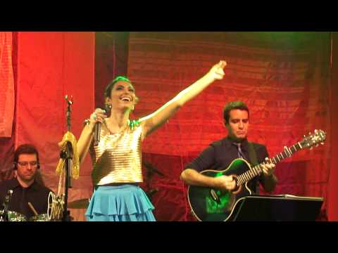 Bruna Caram - Salvador 05.05.2013 - Caminho pro interior