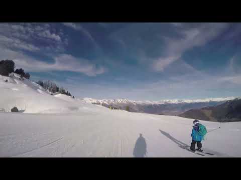 Skiing La tzoumaz: blue run to Le Nord chairlift