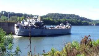 preview picture of video 'LST-325 on Ohio River 9/8/10 pt. 2'