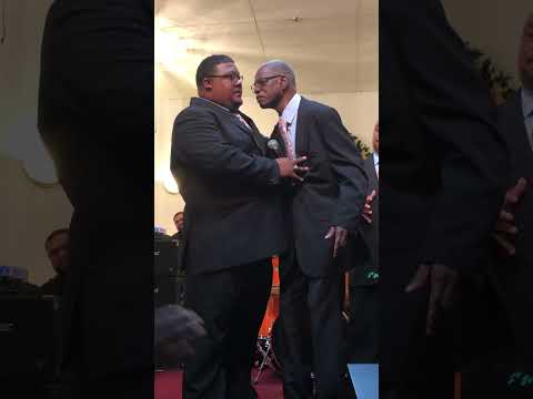 Footage of Dr. #LeeWilliams Singing #FinalTour 🤎👑🎤