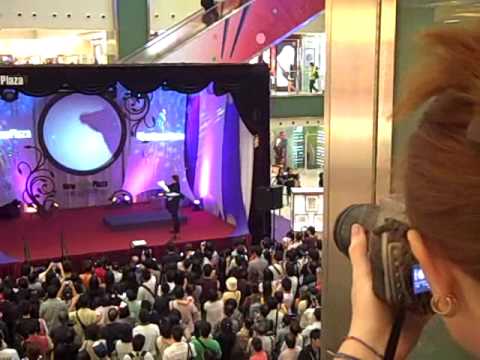 Hans Davis -- Shadow puppetry at New Town Plaza, Sha Tin (HK)