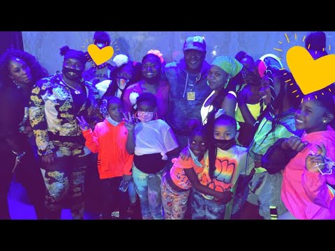 The Golden Dancerettes 90,s Dance Performance.