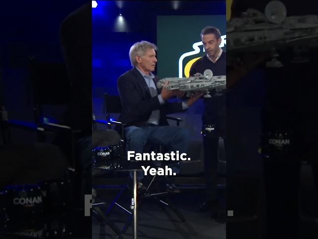 Vídeo relacionado con Hallmark Star Wars Halcón Milenario, tarjeta 3D y desplegable, para cualquier ocasión, cumpleaños, día del padre, Han Solo, temática espacial, plata