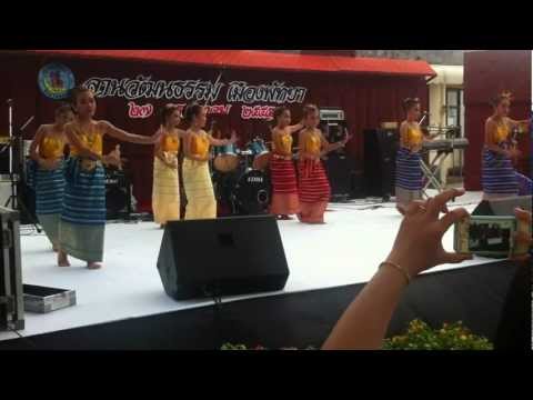 Pattaya Beach Road concert, Thai dancing girls