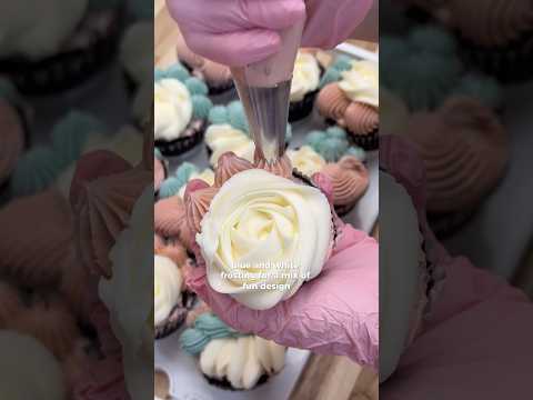 Gender Reveal Cupcakes🐣 I had so much fun making these gender reveal cupcakes!