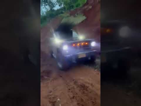 "¡Es lo que hay!" 🤷‍♂️ Así nos toca transitar hoy por el sector de Cruces en Balboa, Risaralda.