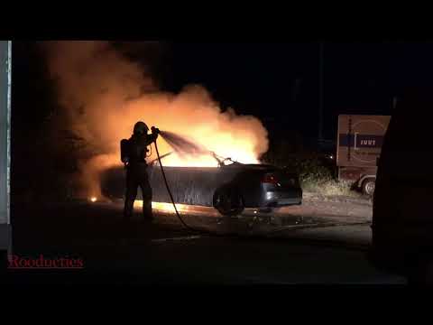 Autobrand aan de Dirck Chinaplein in Enkhuizen