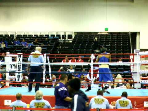 Anthony Donald vs Louis Cruz round 1 Golden Gloves 2011.AVI