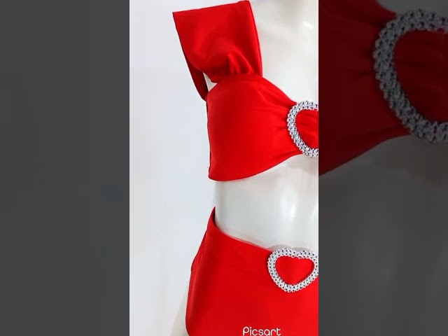 Vídeo relacionado con Blue Castle 333 / RD-34 34-Inch Tearaway Traje de baño junior - Rojo, 13 años