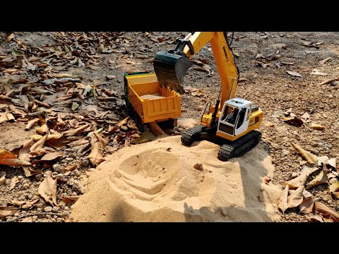 Double E 561 RC Excavator And RC Mercedes-Benz Truck