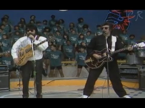 Raul Seixas e Marcelo Nova - Carpinteiro do Universo / Domingão do Faustão 1989