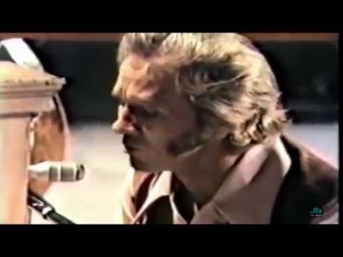 Marty Robbins - They'll Never Take Her Love From Me (Ryman Auditorium in Nashville - 1971)