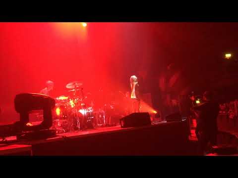 Astrid s years and years support  2018.11.29 Manchester o2 Apollo