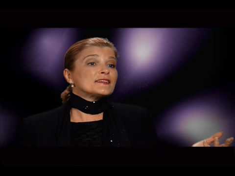 Mulgrew on Janeway 1 - Star Trek Voyager Bonus Tracks