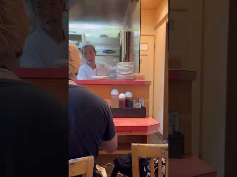 【町中華】熱中症と闘いながらとても美味しいご飯をありがとうのおとうさんを見つけました！暑さに負けずに頑張ってほしいです。ロング動画あり