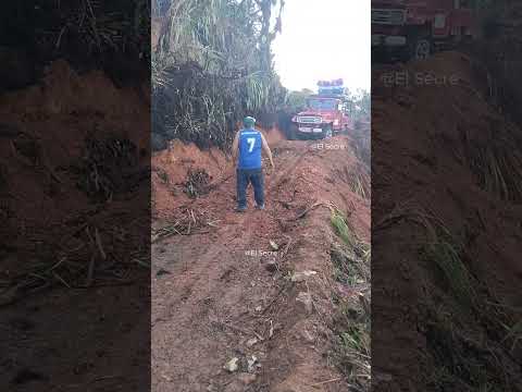 ¿Se atrevería a recorrer esta vía hacia la montaña en Samaniego, Nariño?