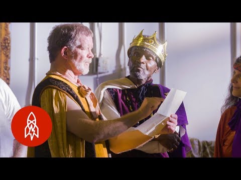 Παρουσίαση της θεατρικής παράστασης Άμλετ του Σαίξπηρ στην φυλακή Solano State, Vacaville, CA.