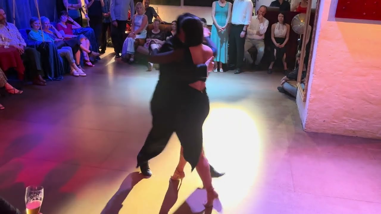 Cornelia Roy y Ariel Taritolay - Loca I Tango Bardo