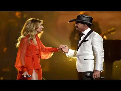 Garth Brooks wins entertainer of the year at CMA Awards