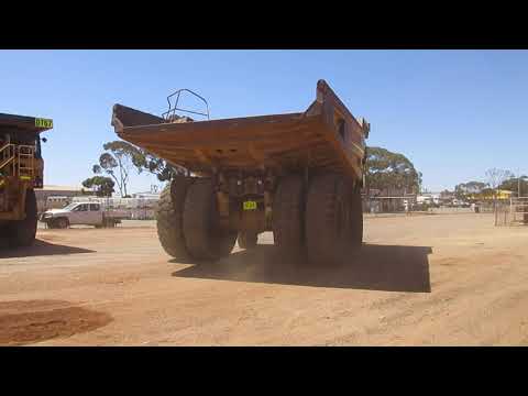 2001 Caterpillar 777D Rigid Dump Truck