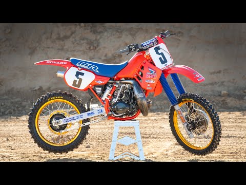 Racer X Films: 1986 Honda CR250 | Garage Build | Rick Johnson | Two-Stroke Motocross