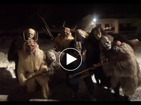 Krampusse ziehen in Ehrenburg durch das Dorf, 2021 © UT24