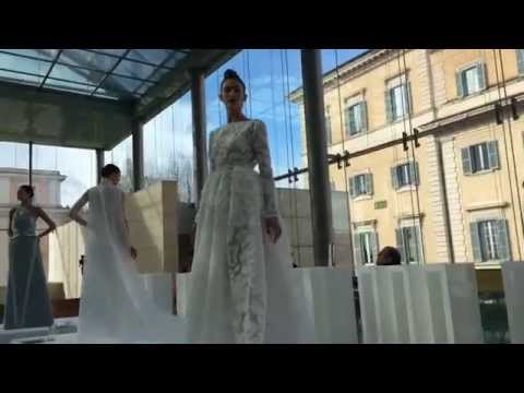 Gattinoni per AltaRoma ad Open Colonna con "Bread dress"