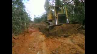 preview picture of video 'Trator de esteira D5E desmatando para construção da estrada em São João do Paraíso Mascote Bahia'