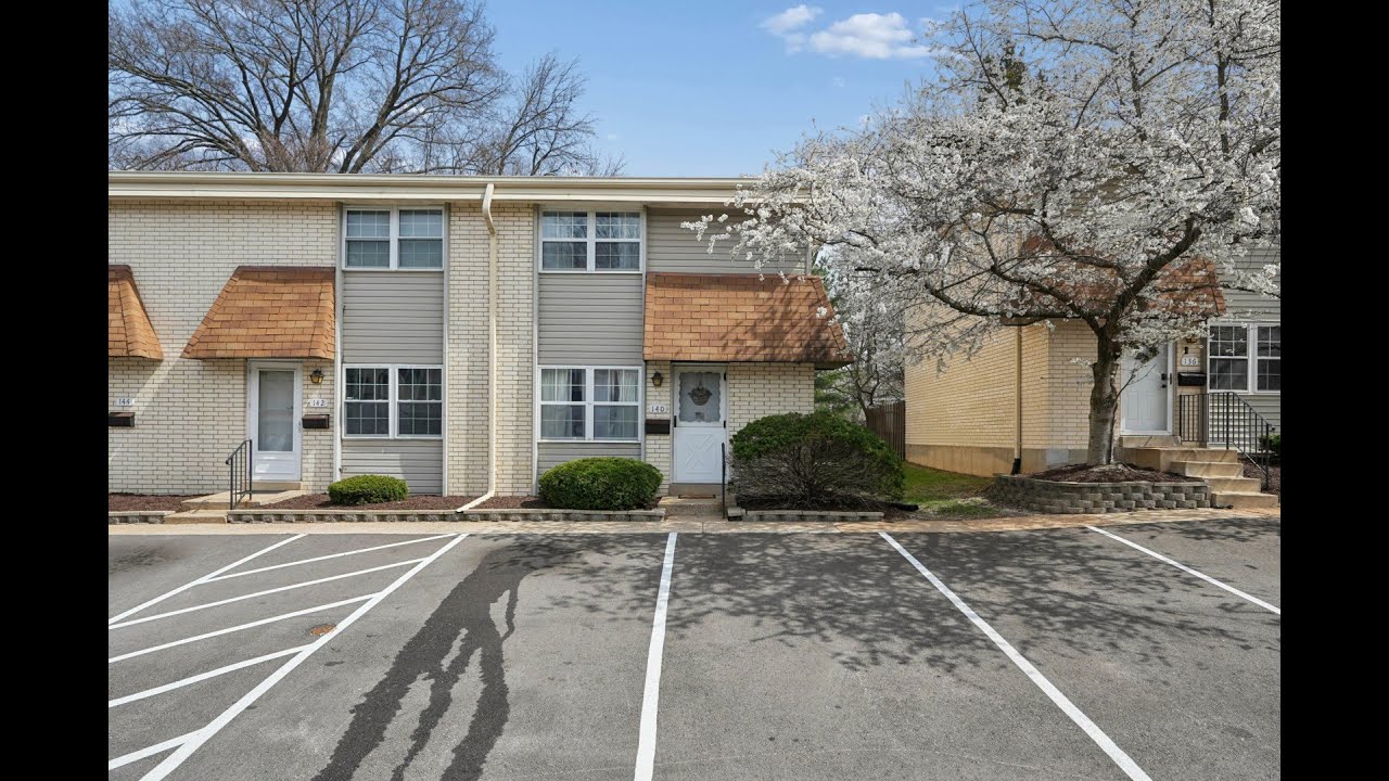 140 Burtonwood Drive Ballwin, MO | CBGundaker.com