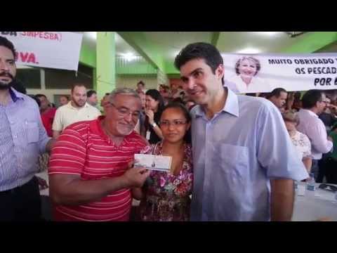 Helder Barbalho entrega 1.700 carteiras de pescador profissional no Pará