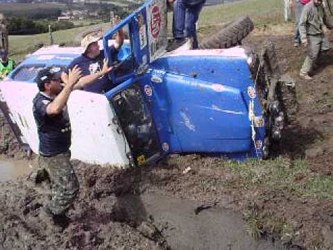 Jeep Clube Iatola 5º Trilha da Cruzeta - Rural do Roni Virando.AVI