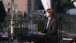 Eric Hutchinson sings Food Chain in Santana Row for Mix 106.5 FM