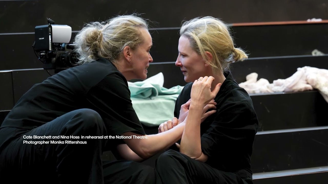 Miniature de la vidéo Cate Blanchett and Nina Hoss on Role-Swapping | Electra/Persona | National Theatre du film National Theatre Live: Electra/Persona