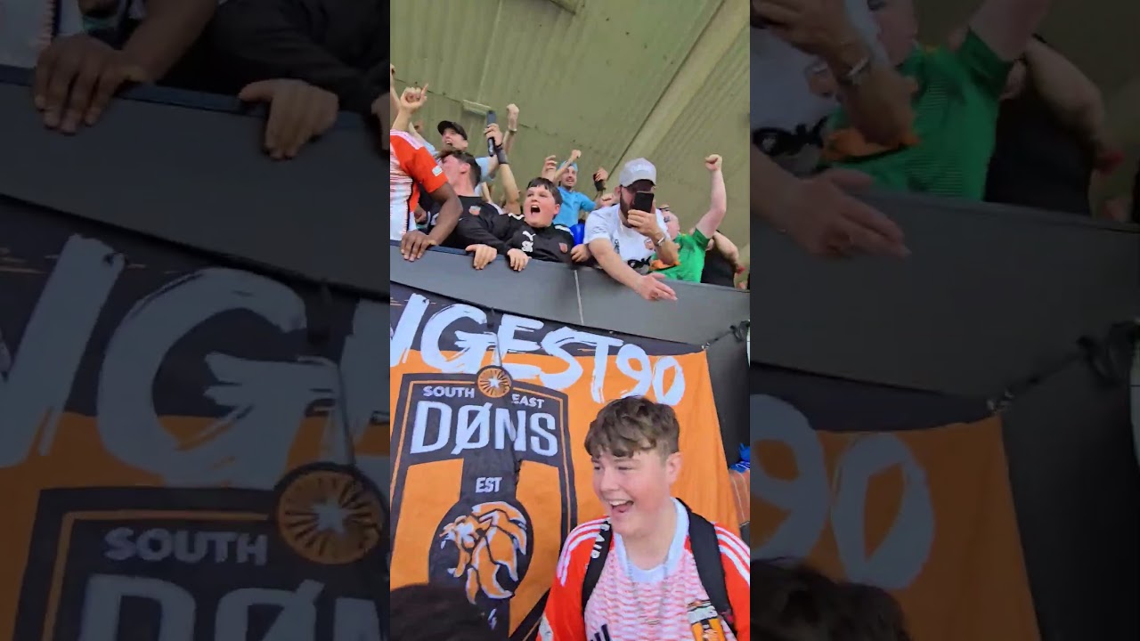 PUNTERS ROW AFTER SE DONS SCORE #football #shorts